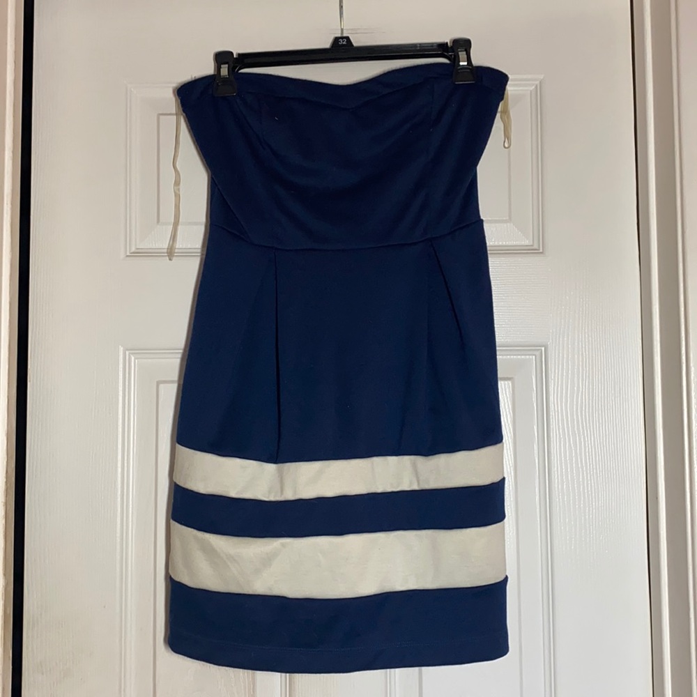 2/$15 - Adorable navy strapless dress